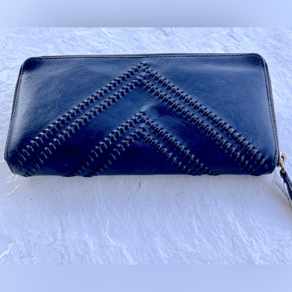 VINCE CAMUTO Women’s Continental Long Leather Clutch Style Black Zipper Wallet
